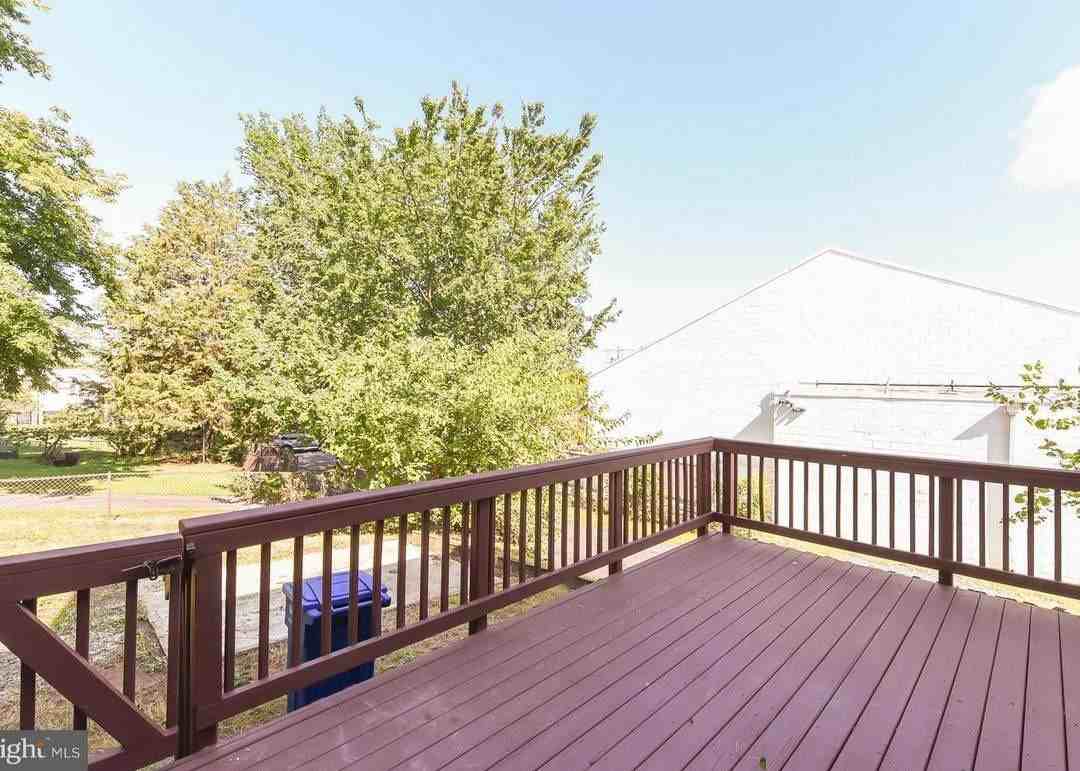 924 47th St Ne - Photo 3 of 8
