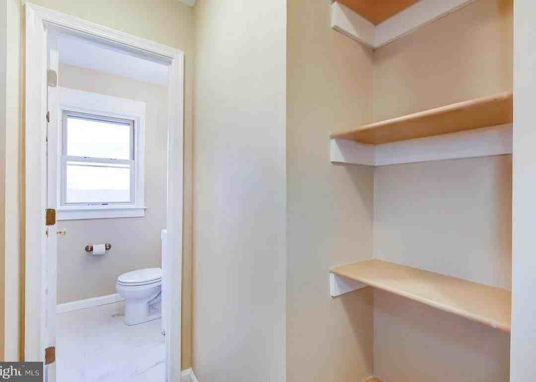 924 47th St Ne - Photo 4 of 8