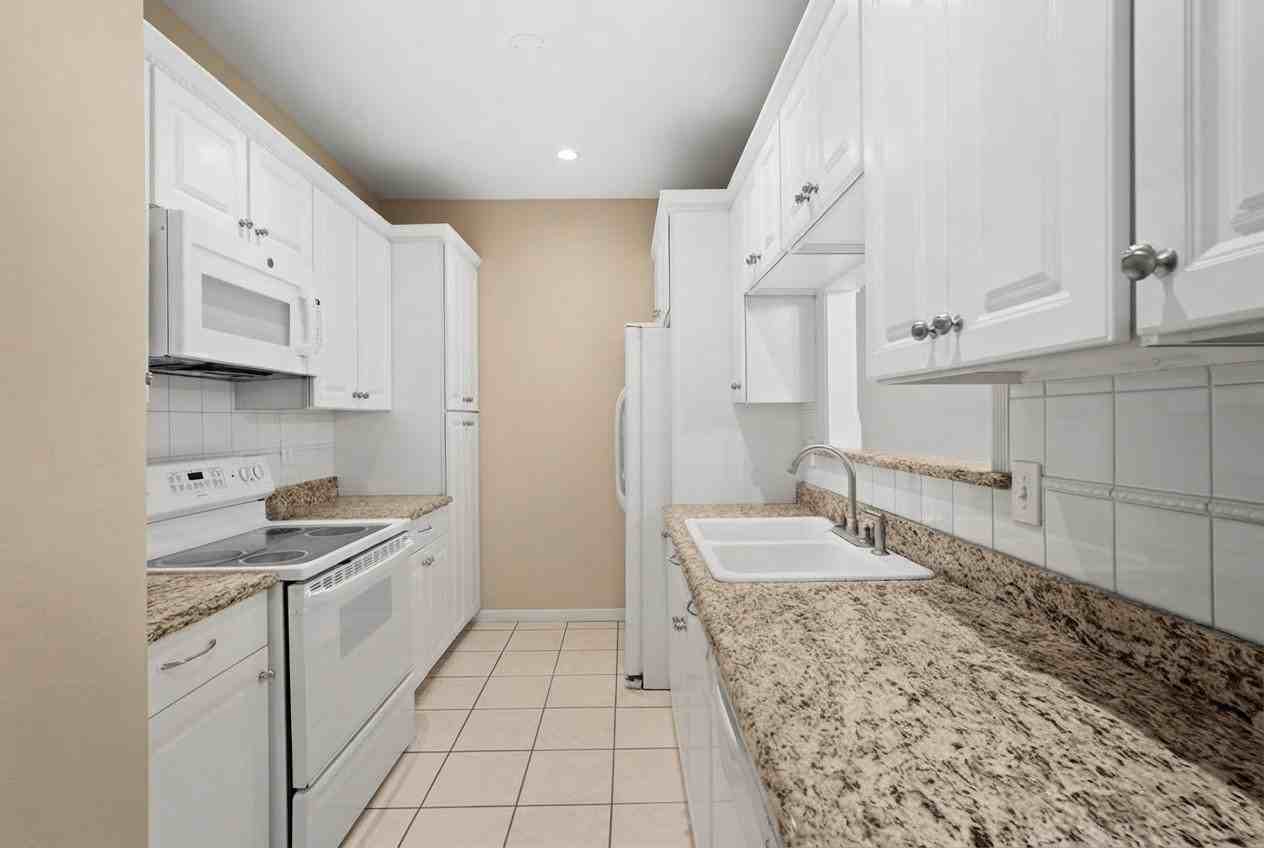 7300 Regency Square Ct - Photo 4 of 8