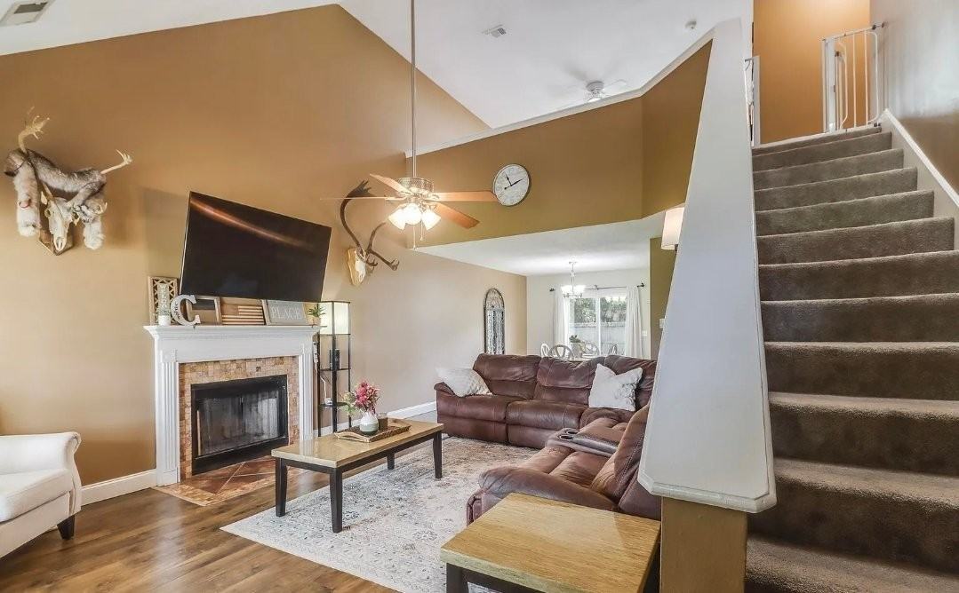 16030 N April Dr - Photo 2 of 20