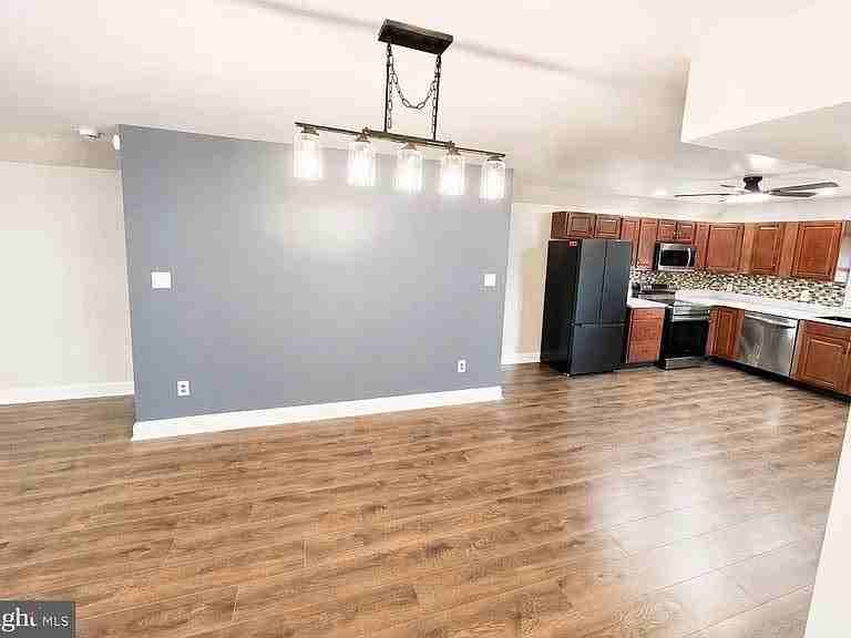 344 W Main St - Photo 4 of 19