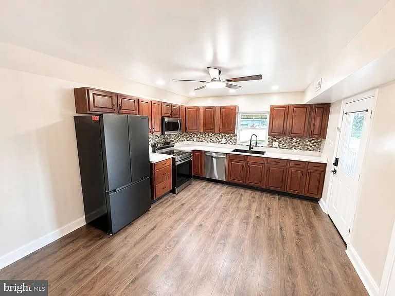 344 W Main St - Photo 6 of 19