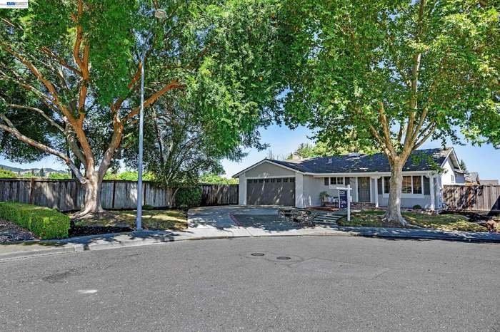 6877 Rayland Ct - Photo 2 of 19