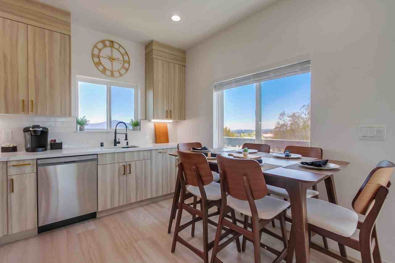 1919 Lookout Point Pl - Photo 6 of 19