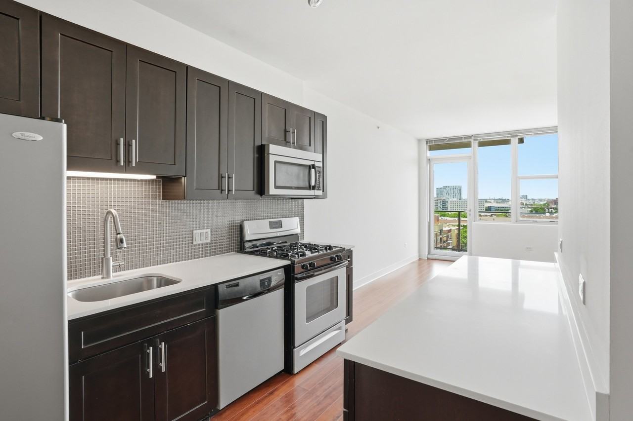 1235 N Wells St - Photo 2 of 13