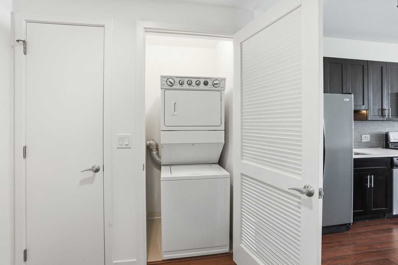 1235 N Wells St - Photo 5 of 13