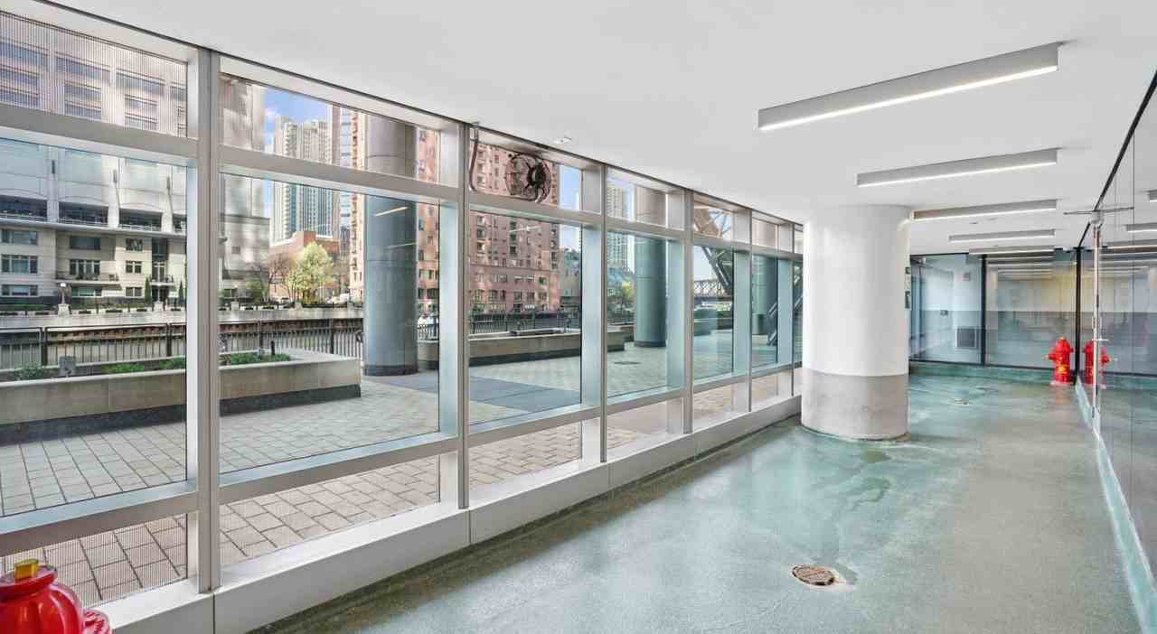 337 W Wolf Point Plz #2107 - Photo 5 of 20
