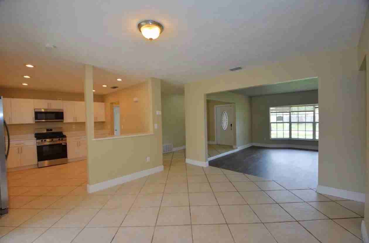 1553 Nw 158th Ave - Photo 6 of 8