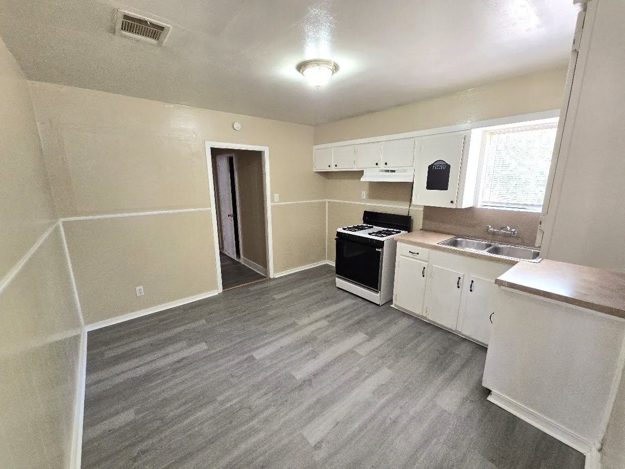 3221 Rose Pl - Photo 3 of 13