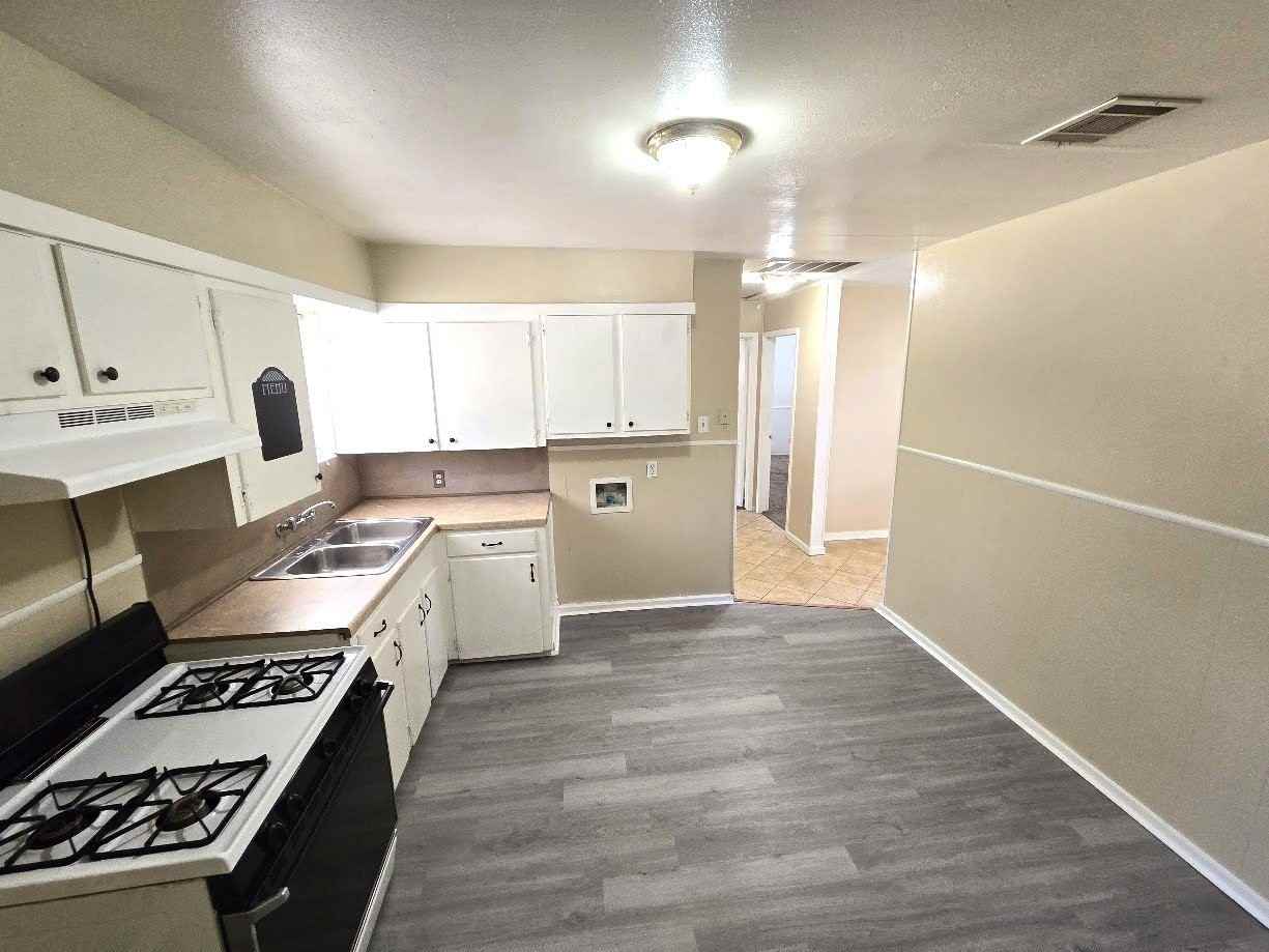 3221 Rose Pl - Photo 4 of 13