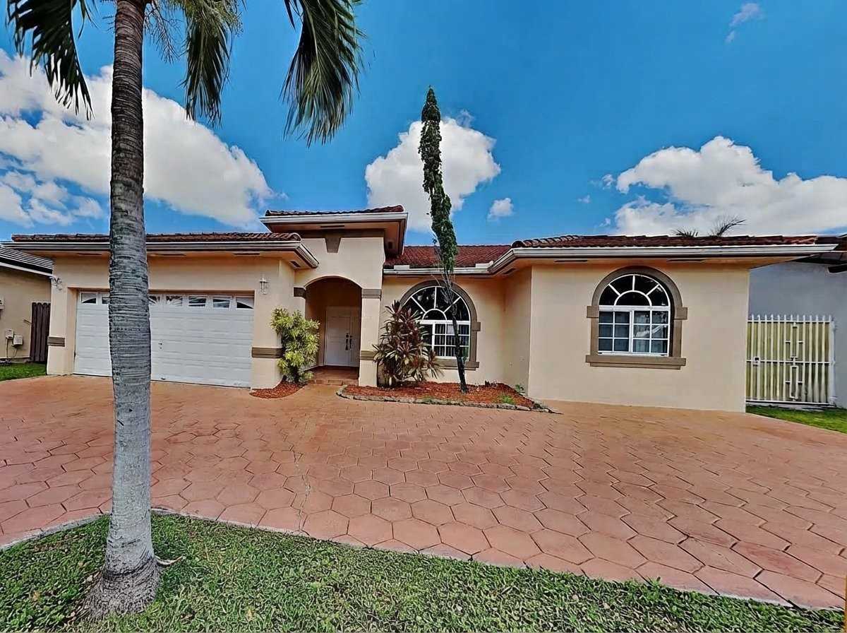 8751 Nw 142nd St - Photo 2 of 14