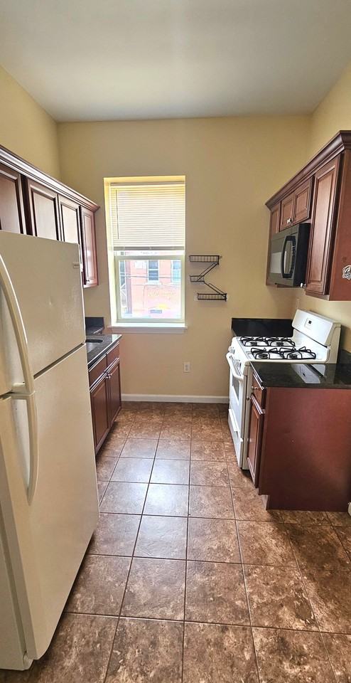 312 Edgewood Ave #E1 - Photo 2 of 10