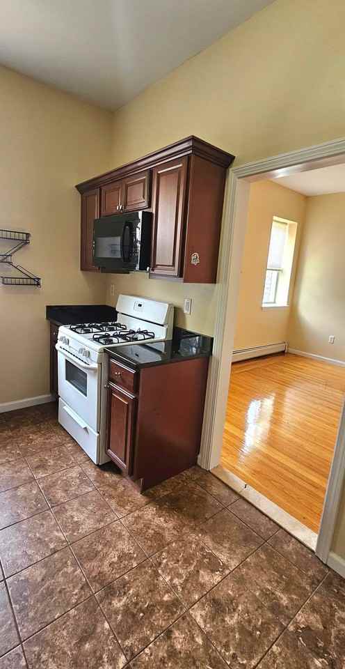 312 Edgewood Ave #E1 - Photo 4 of 10
