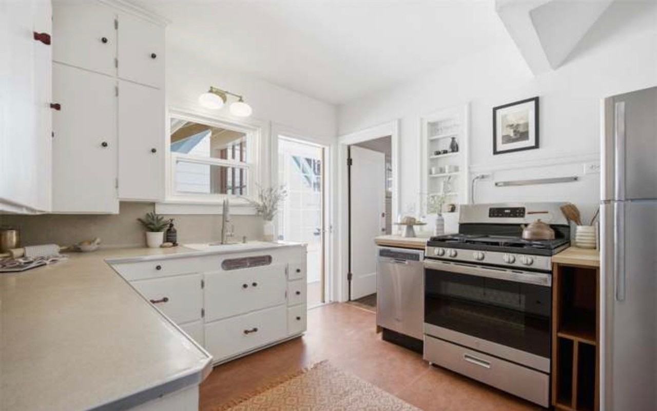 2110 G St - Photo 7 of 20