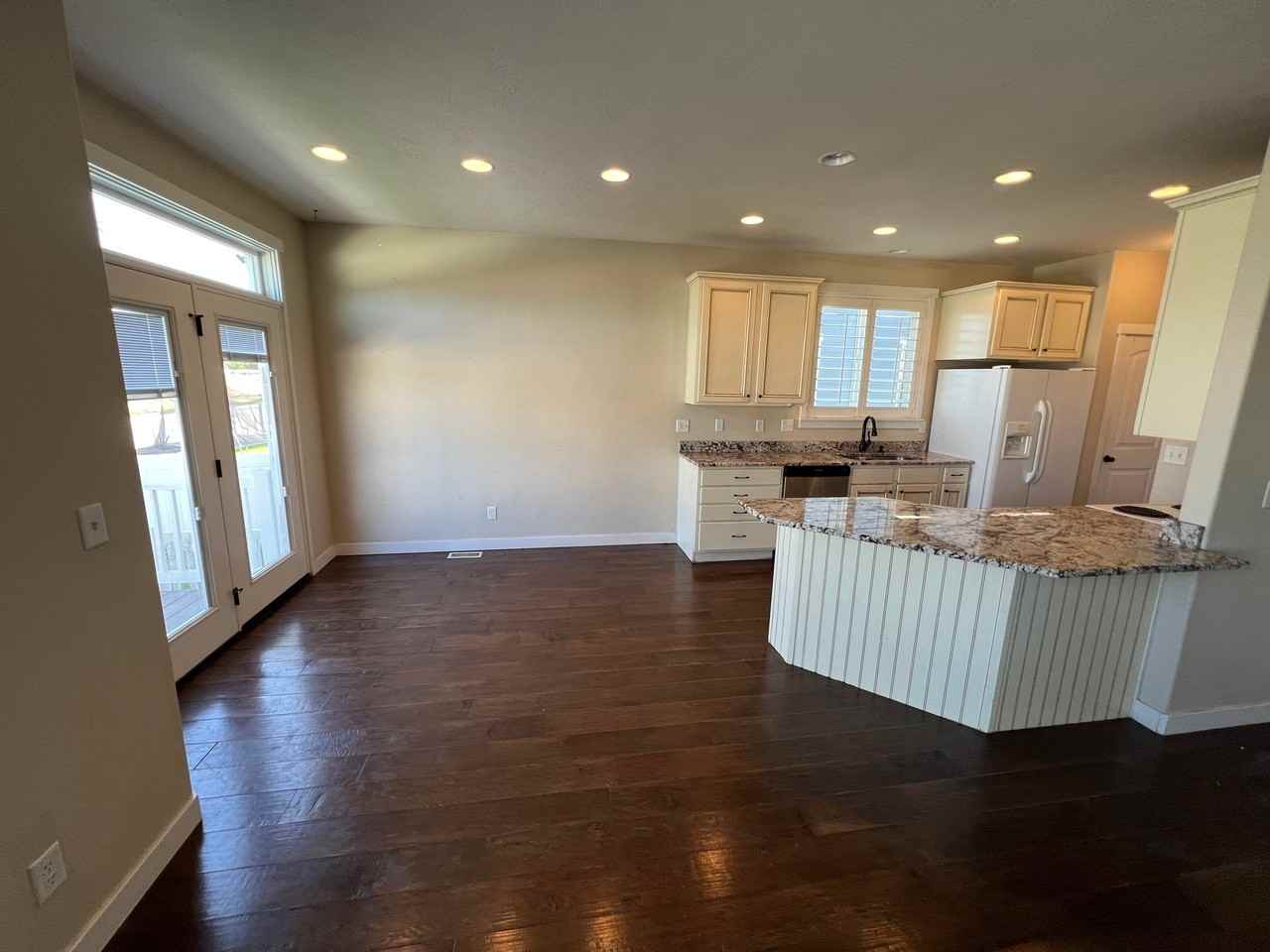 978 W Freedom Point Way - Photo 4 of 20