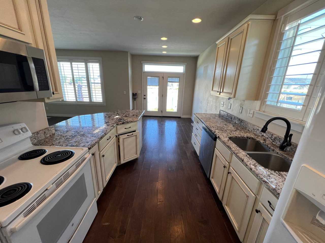 978 W Freedom Point Way - Photo 6 of 20