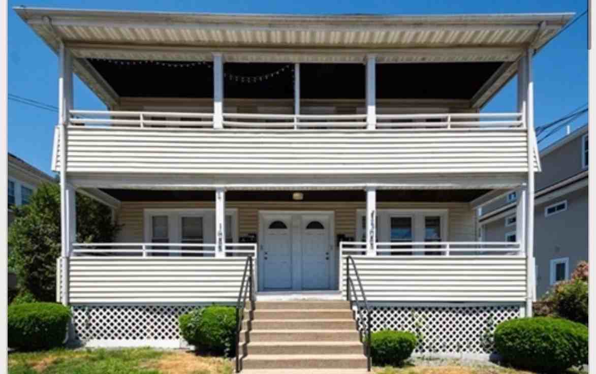 1085 Main St #1
