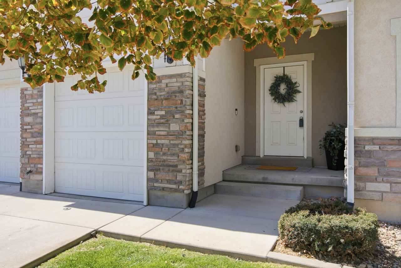 3753 N Prairie Grass Dr - Photo 2 of 19