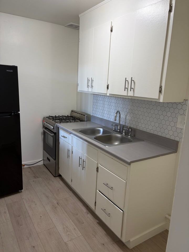 20033 Saticoy St #6 - Photo 5 of 7