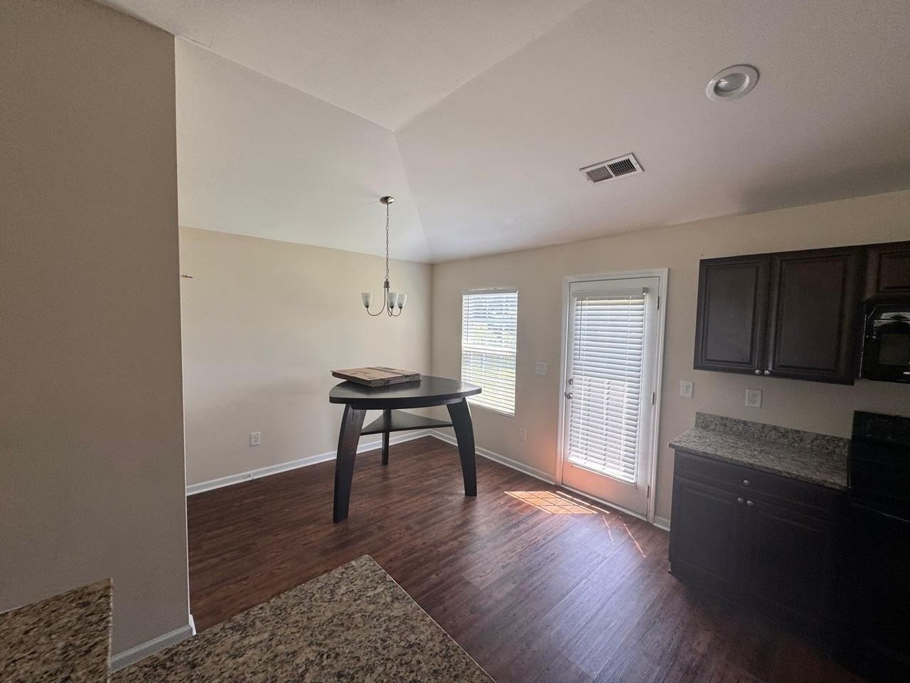 1809 Heirloom Dr - Photo 4 of 19