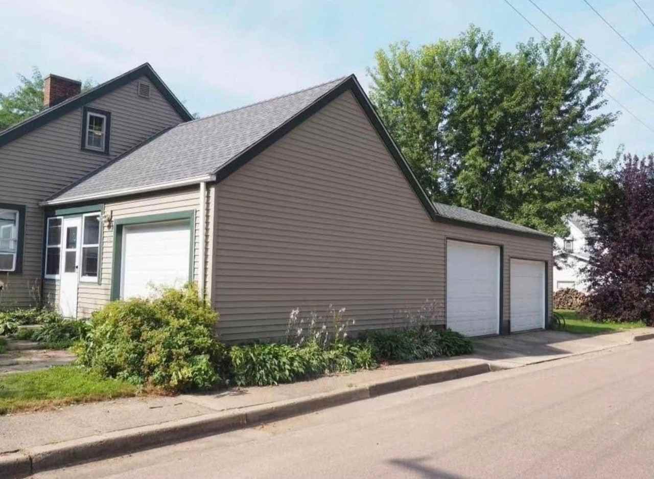 210 4th Ave S - Photo 2 of 11