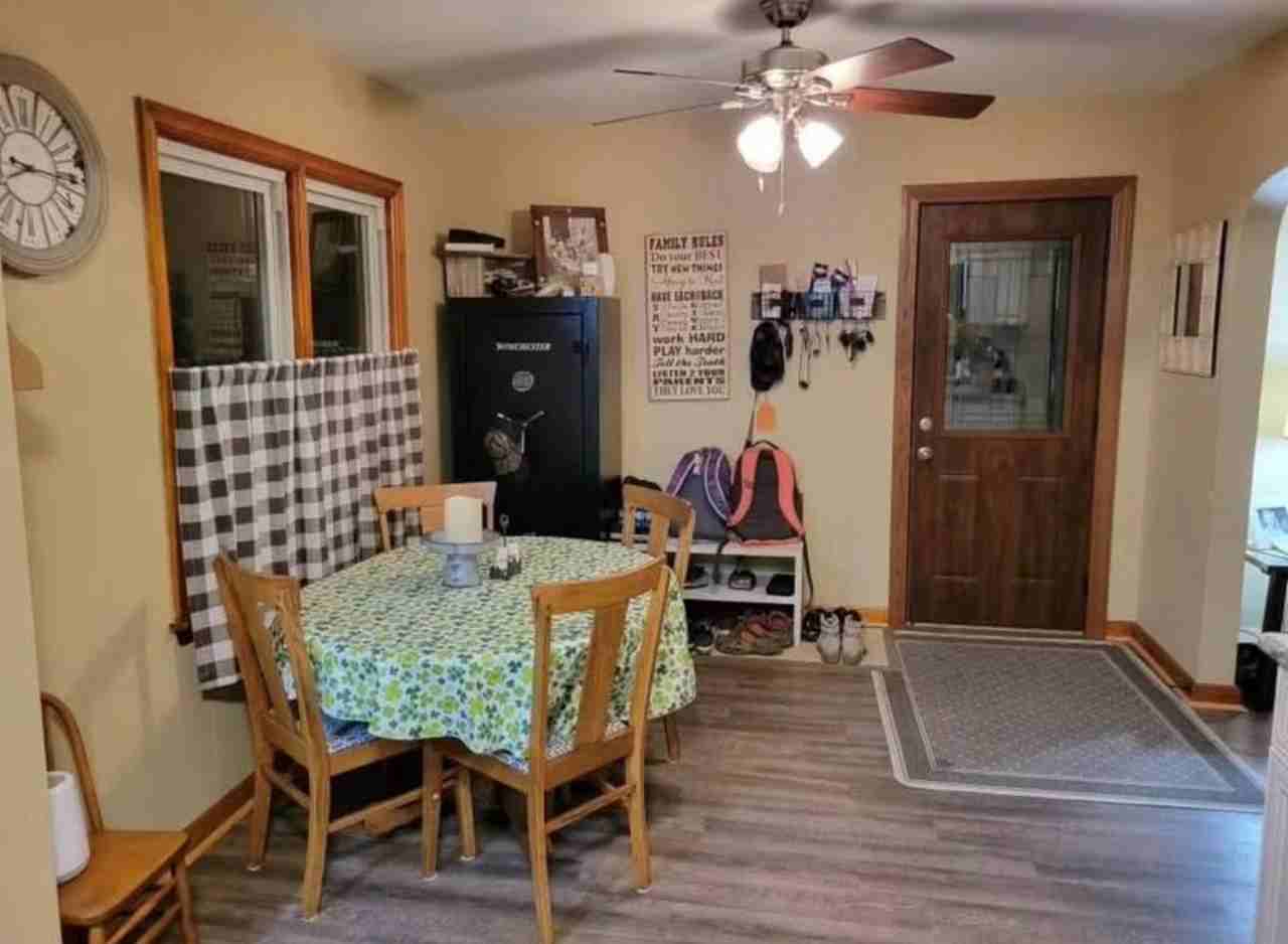 210 4th Ave S - Photo 5 of 11
