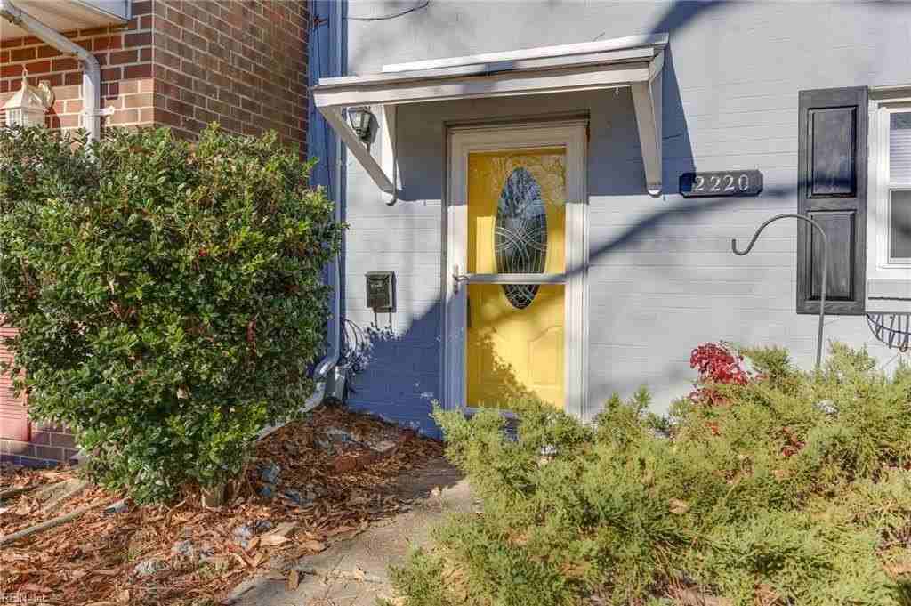 2220 Windom Pl - Photo 2 of 27