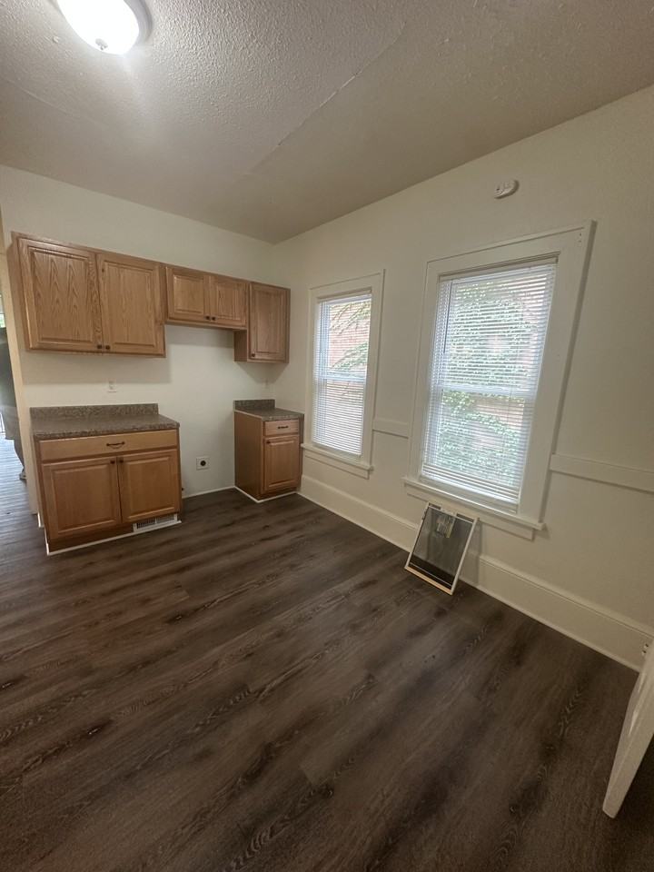 3221 N 38th St #1 - Photo 2 of 10