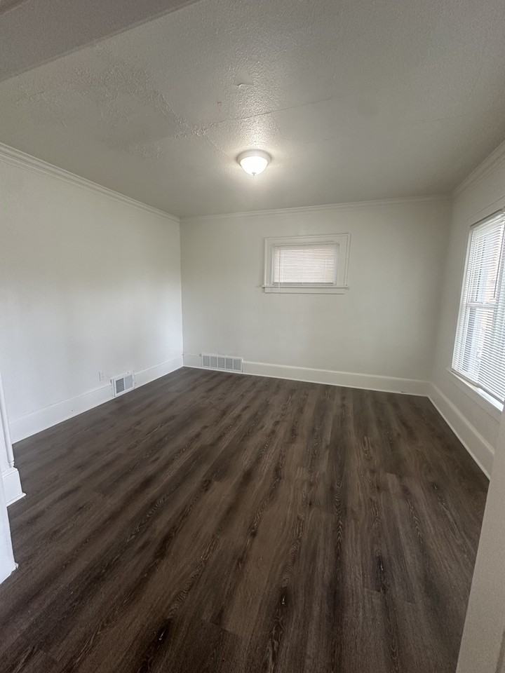 3221 N 38th St #1 - Photo 5 of 10
