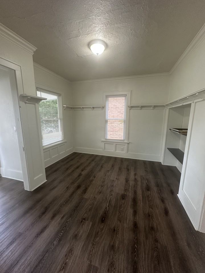 3221 N 38th St #1 - Photo 6 of 10