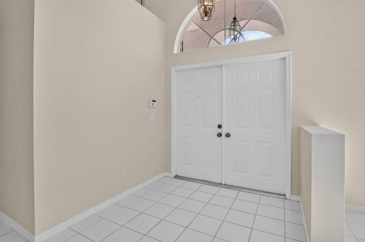 10031 Lexington Estates Blvd - Photo 2 of 50