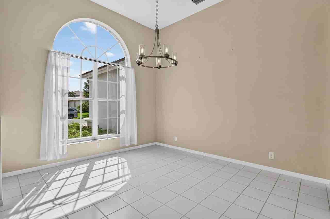10031 Lexington Estates Blvd - Photo 4 of 50