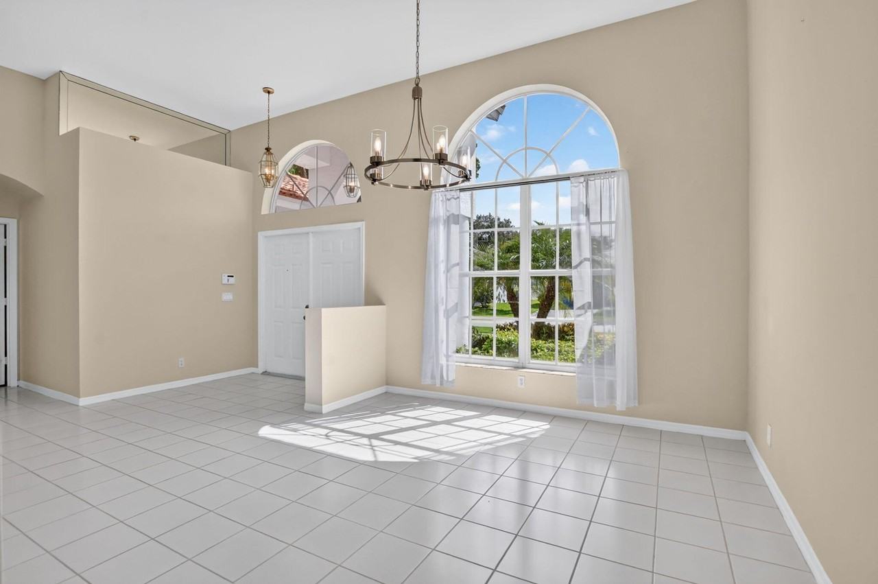 10031 Lexington Estates Blvd - Photo 5 of 50