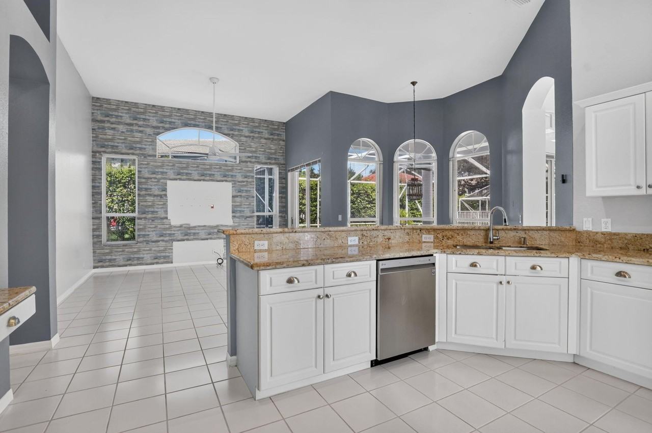 10031 Lexington Estates Blvd - Photo 7 of 50