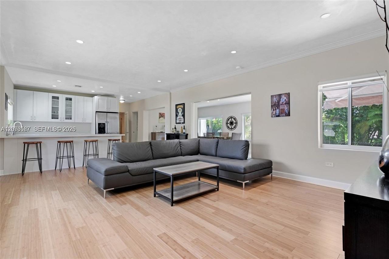 535 Sw 39th Ave - Photo 2 of 8
