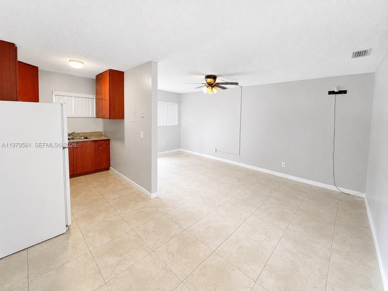 611 Ne 14th Ave #611 - Photo 2 of 7