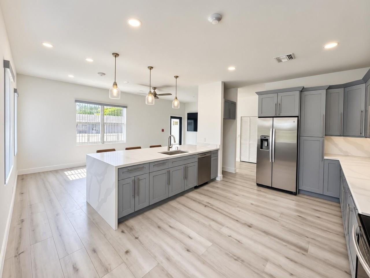 1720 Nw 15th Ter - Photo 4 of 14