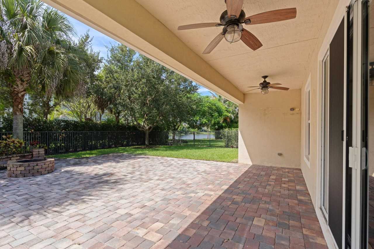 102 Crab Cay Way - Photo 3 of 26