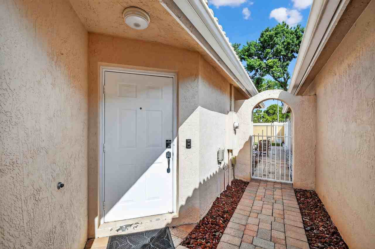3387 Commodore Ct - Photo 4 of 50