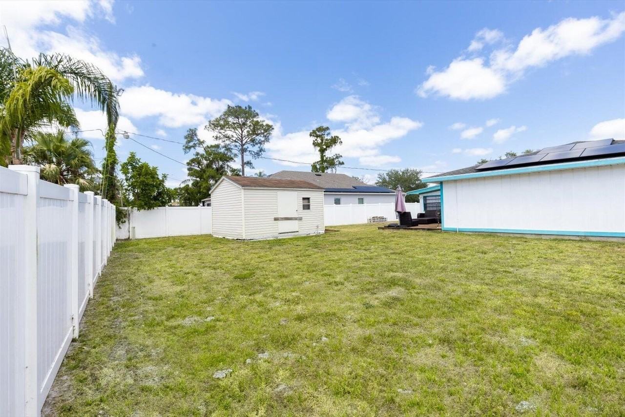 1430 Se Ocean Ln - Photo 3 of 25