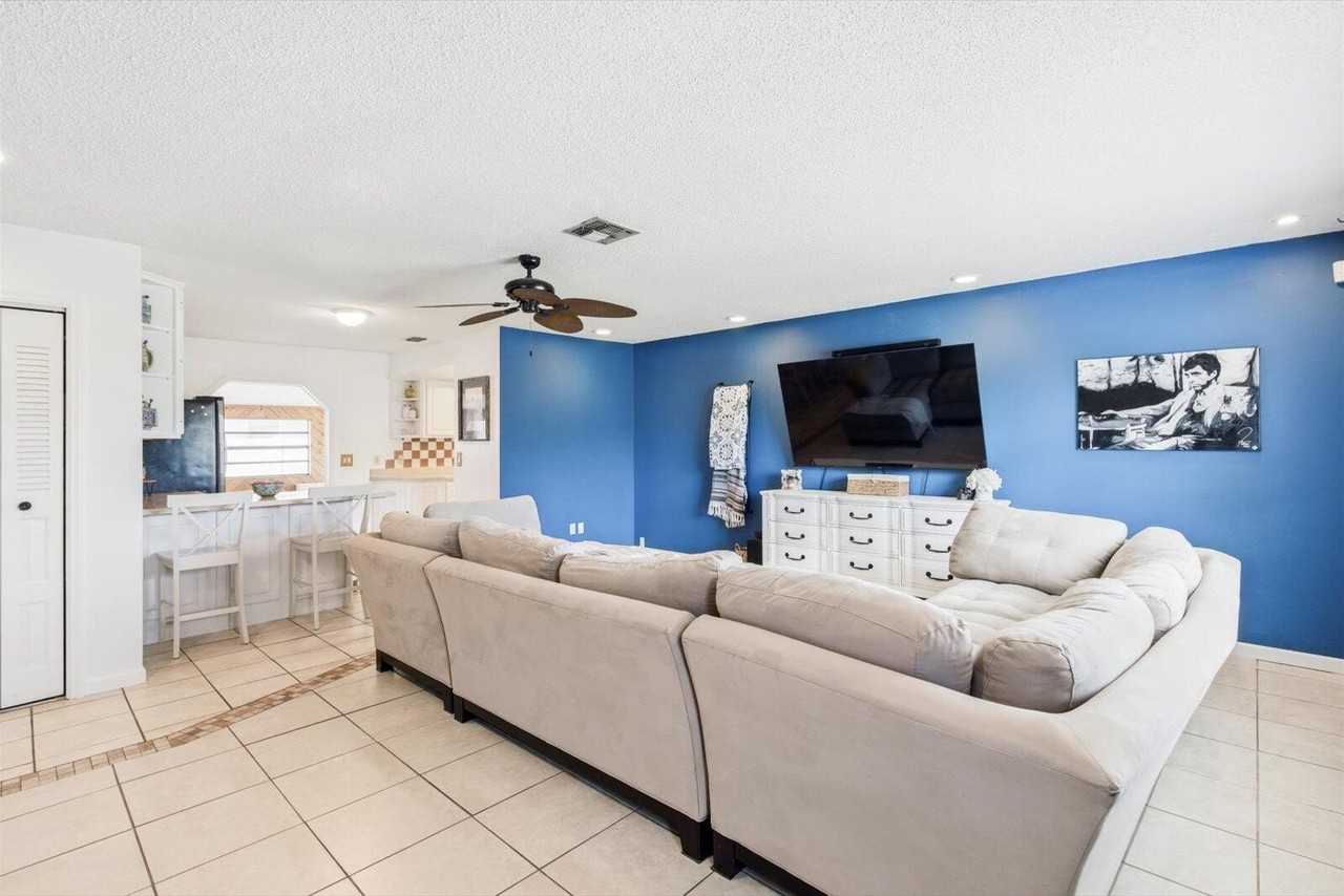 1430 Se Ocean Ln - Photo 5 of 25