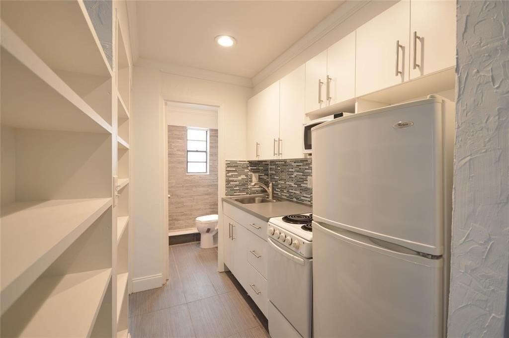 835 Ne 15th Ave #5 - Photo 2 of 13