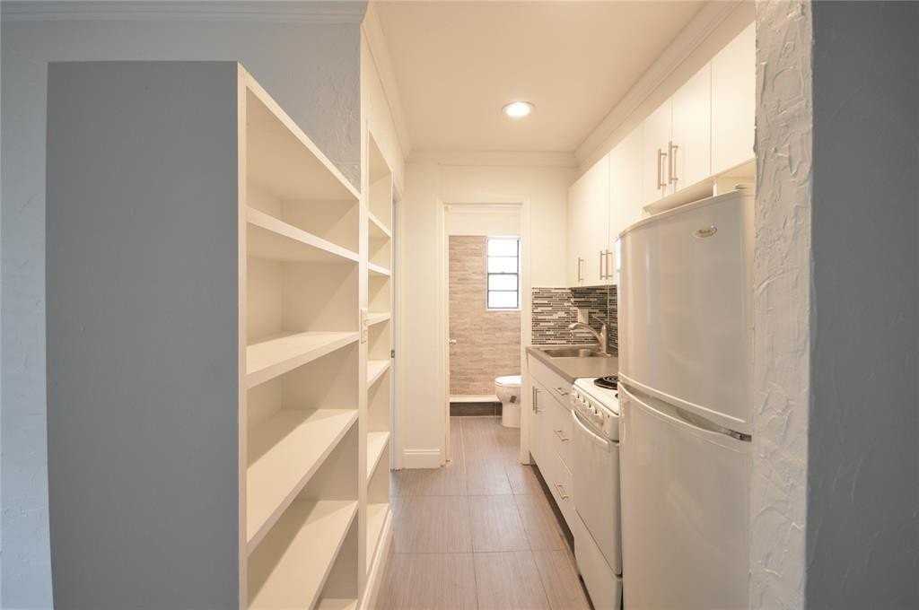 835 Ne 15th Ave #5 - Photo 3 of 13