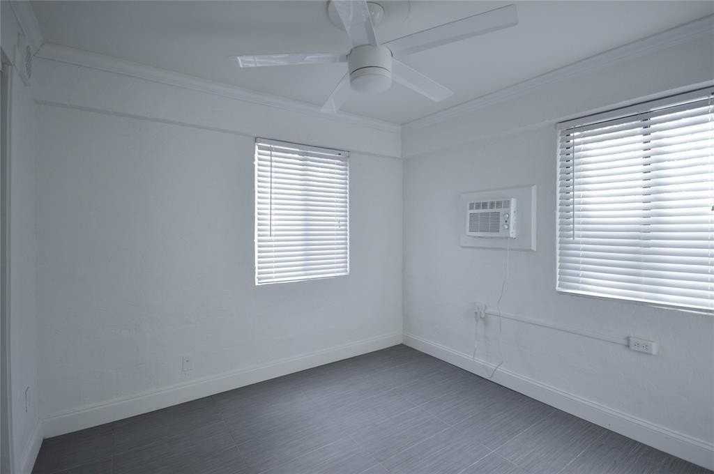 835 Ne 15th Ave #5 - Photo 7 of 13
