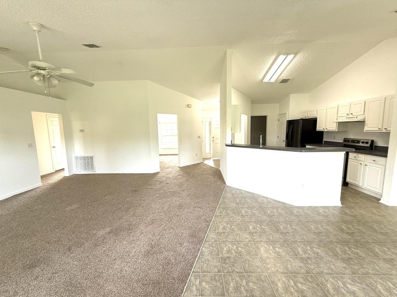 324 Seaside Ter - Photo 4 of 17