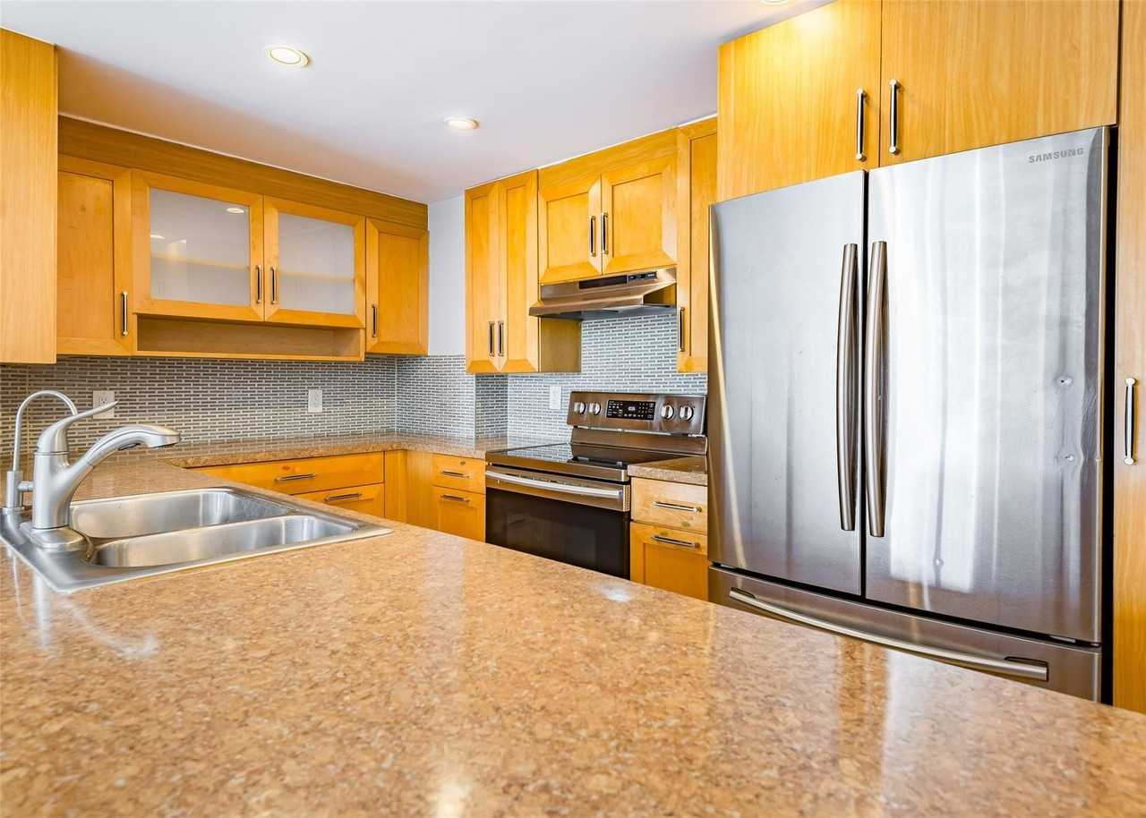 3900 N Hills Dr #302 - Photo 4 of 32