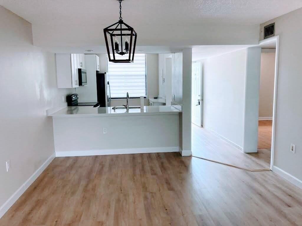 1721 Whitehall Dr #303 - Photo 3 of 15