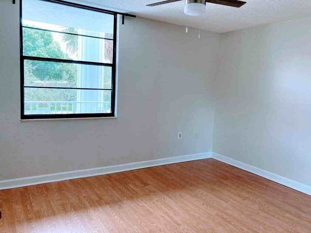 1721 Whitehall Dr #303 - Photo 6 of 15