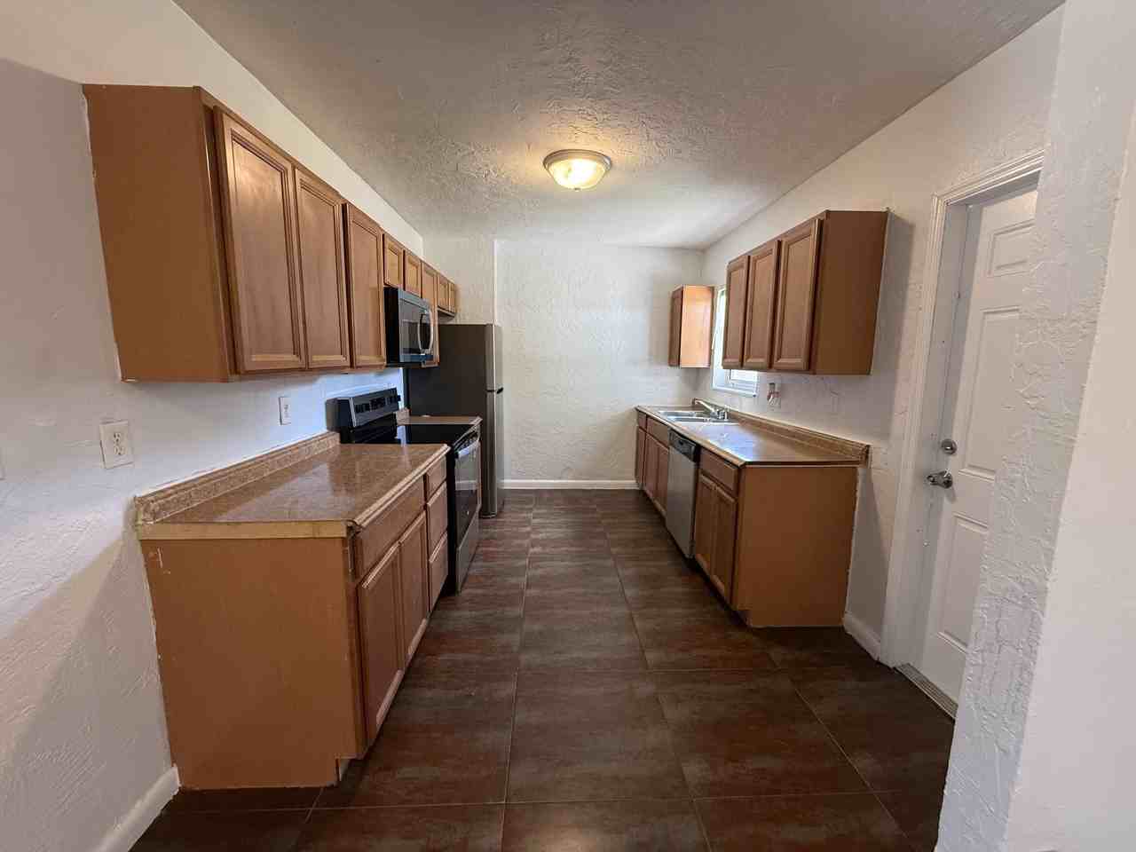 1642 Nw 13th Ct - Photo 6 of 10