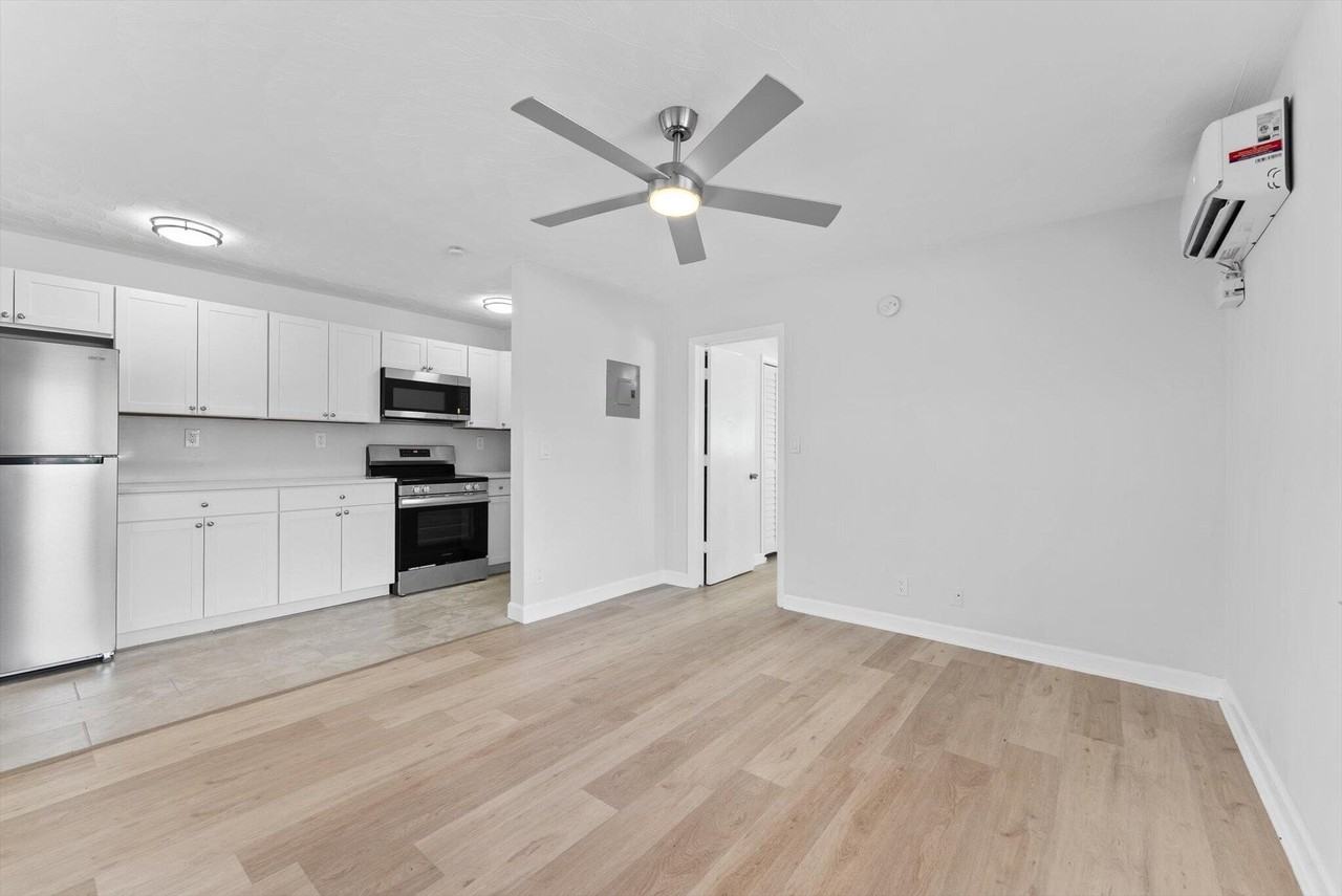 1632 Ne 4th Pl #1